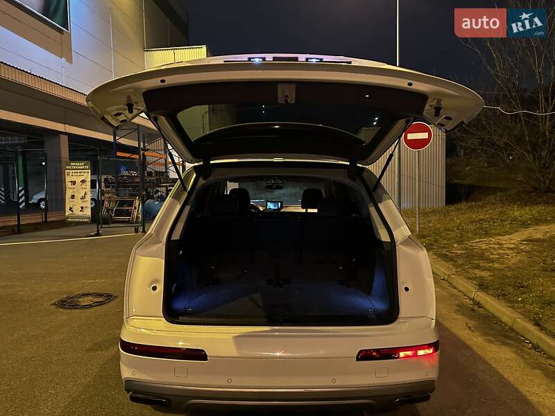 Внедорожник / Кроссовер Audi Q7 2017 в Киеве