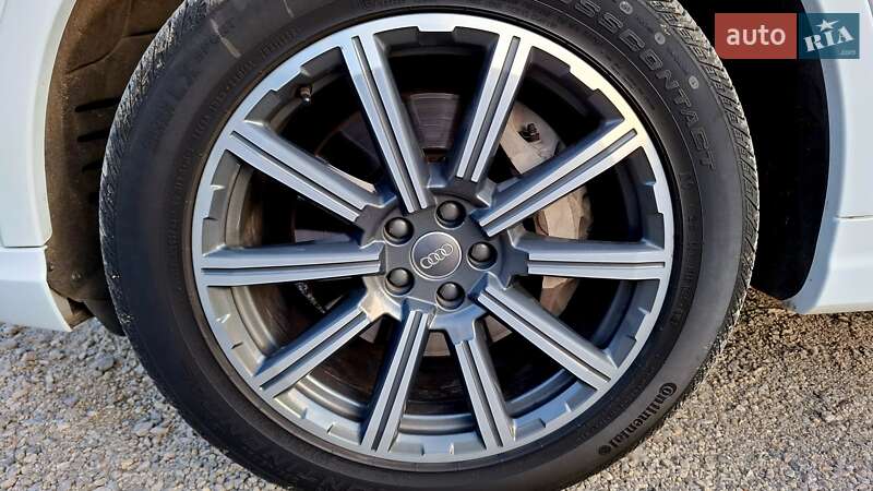 Позашляховик / Кросовер Audi Q7 2015 в Дніпрі