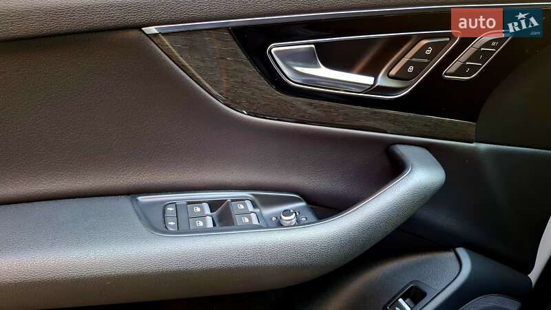 Позашляховик / Кросовер Audi Q7 2015 в Дніпрі