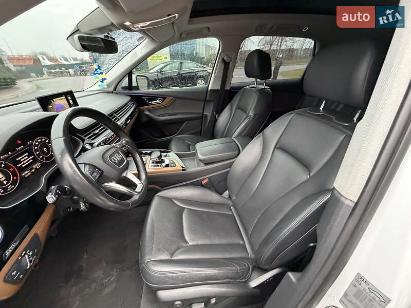 Позашляховик / Кросовер Audi Q7 2016 в Києві