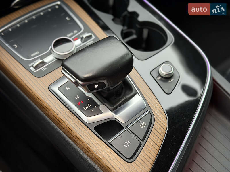 Позашляховик / Кросовер Audi Q7 2016 в Києві