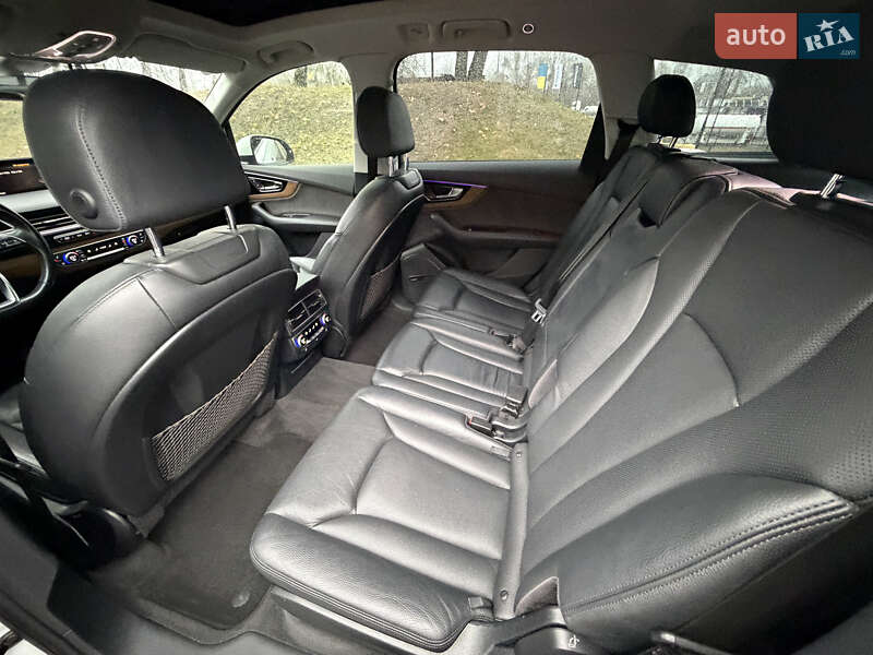 Позашляховик / Кросовер Audi Q7 2016 в Києві