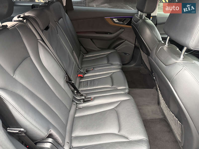 Позашляховик / Кросовер Audi Q7 2016 в Києві