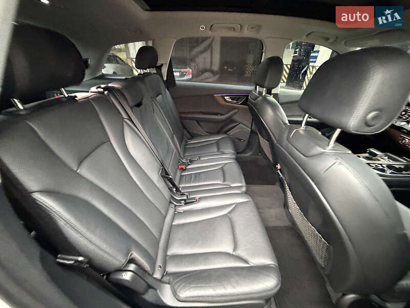 Позашляховик / Кросовер Audi Q7 2016 в Києві
