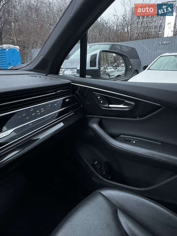 Позашляховик / Кросовер Audi Q7 2020 в Києві