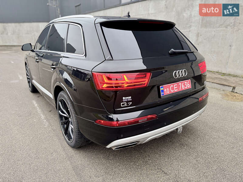 Позашляховик / Кросовер Audi Q7 2016 в Києві