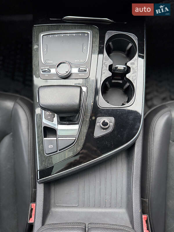 Позашляховик / Кросовер Audi Q7 2016 в Києві