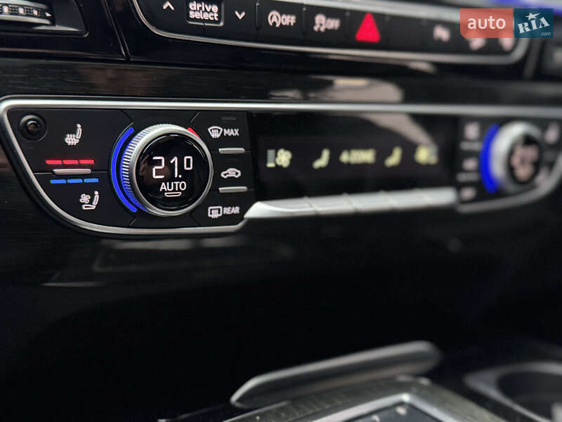 Позашляховик / Кросовер Audi Q7 2016 в Києві