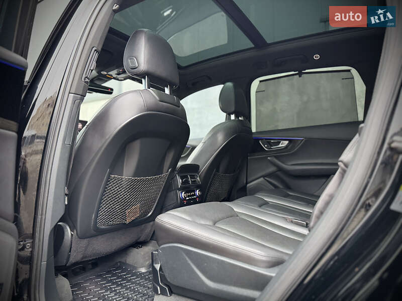Позашляховик / Кросовер Audi Q7 2016 в Києві