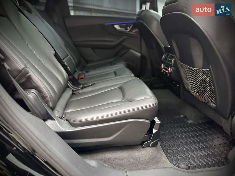 Позашляховик / Кросовер Audi Q7 2016 в Києві