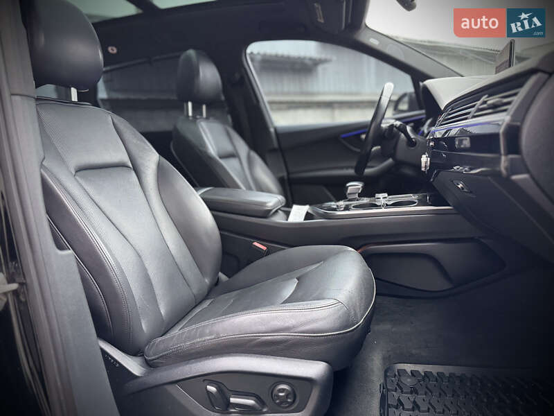 Позашляховик / Кросовер Audi Q7 2016 в Києві