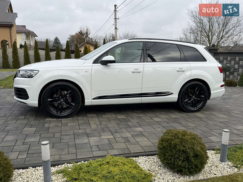 Позашляховик / Кросовер Audi Q7 2017 в Рівному