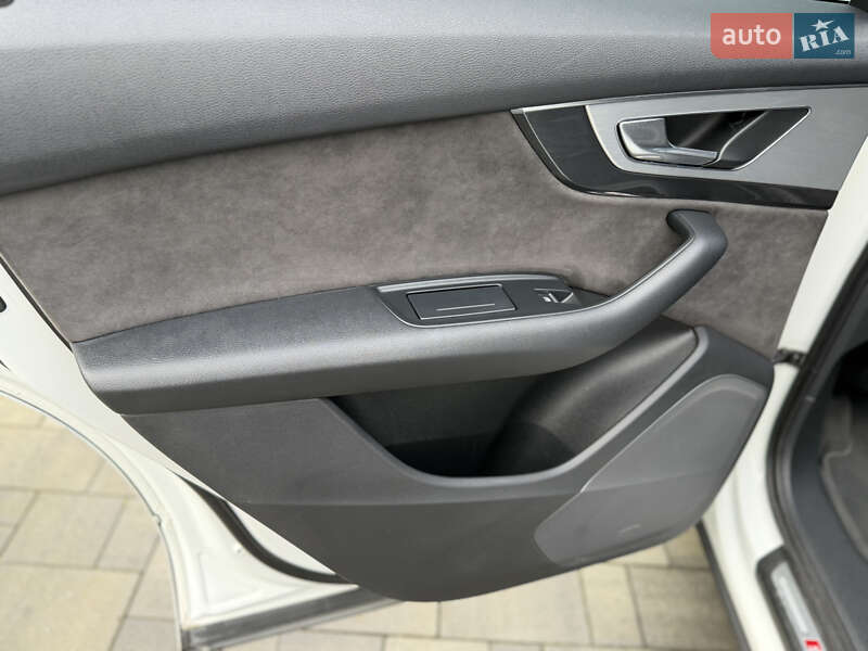 Позашляховик / Кросовер Audi Q7 2017 в Рівному