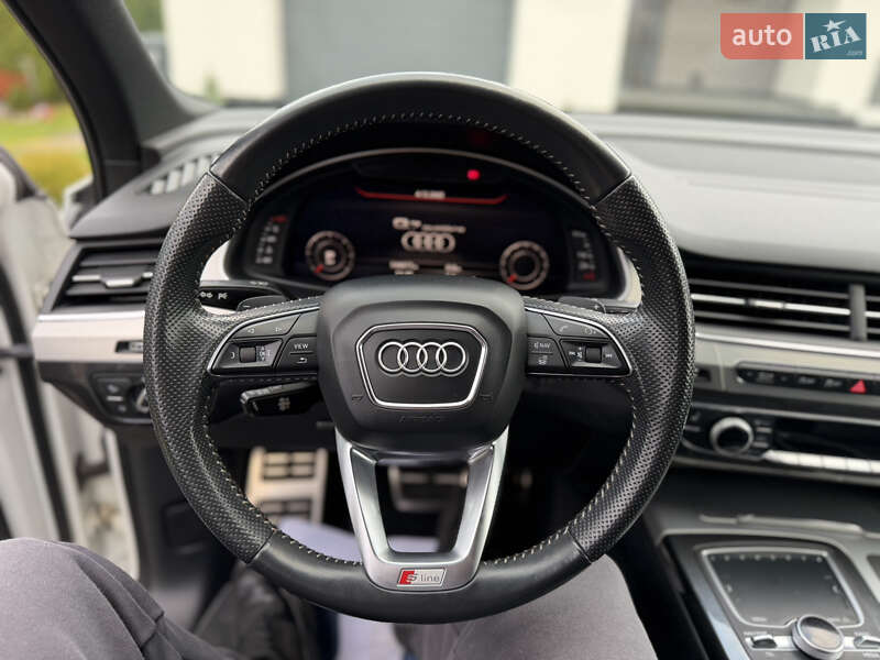 Позашляховик / Кросовер Audi Q7 2017 в Рівному