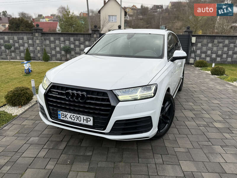 Позашляховик / Кросовер Audi Q7 2017 в Рівному