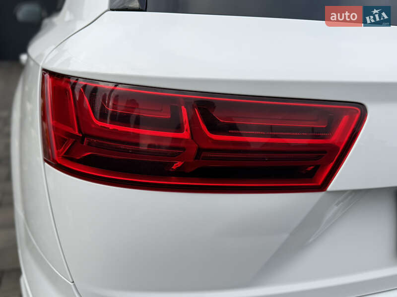 Позашляховик / Кросовер Audi Q7 2017 в Рівному