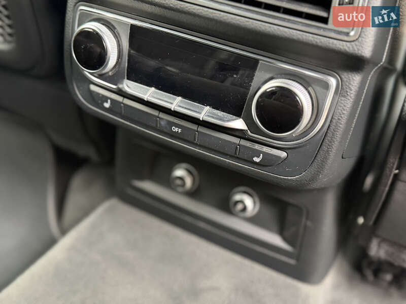 Позашляховик / Кросовер Audi Q7 2017 в Рівному