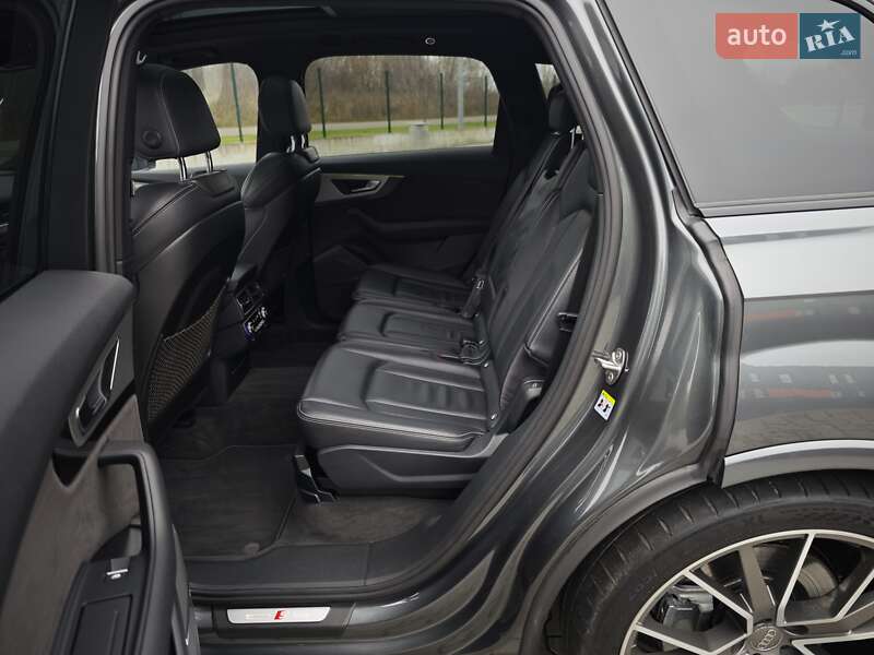 Внедорожник / Кроссовер Audi Q7 2015 в Дубно