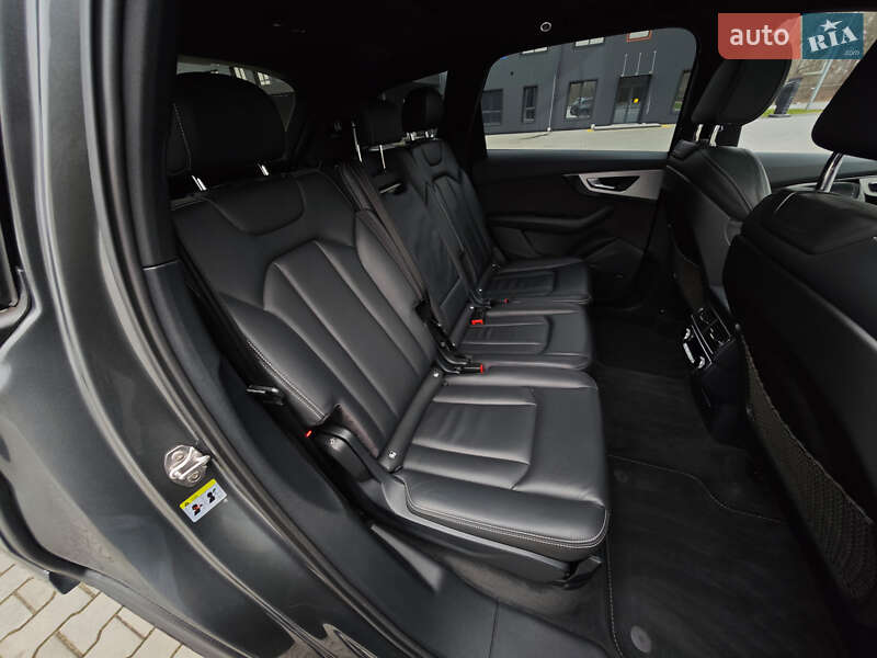 Внедорожник / Кроссовер Audi Q7 2015 в Дубно