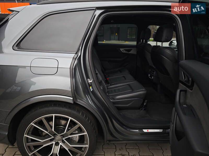 Внедорожник / Кроссовер Audi Q7 2015 в Дубно