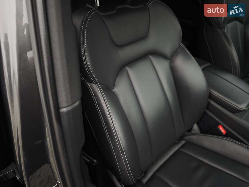 Внедорожник / Кроссовер Audi Q7 2015 в Дубно