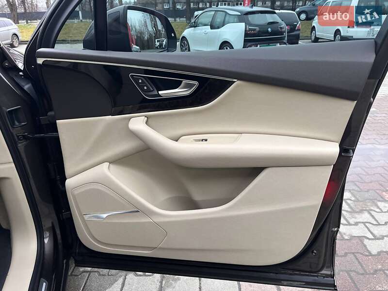 Внедорожник / Кроссовер Audi Q7 2016 в Житомире