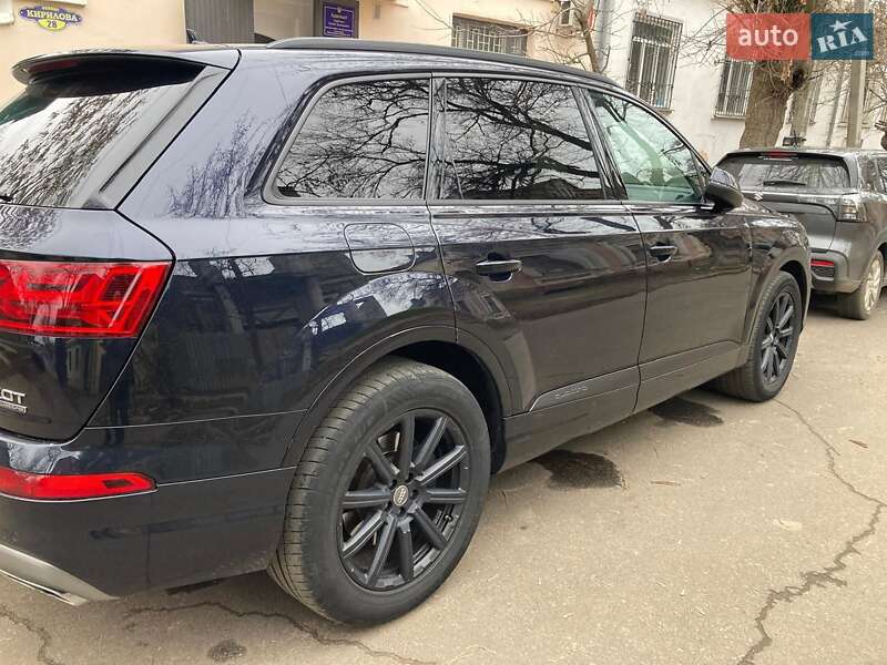 Внедорожник / Кроссовер Audi Q7 2016 в Белгороде-Днестровском