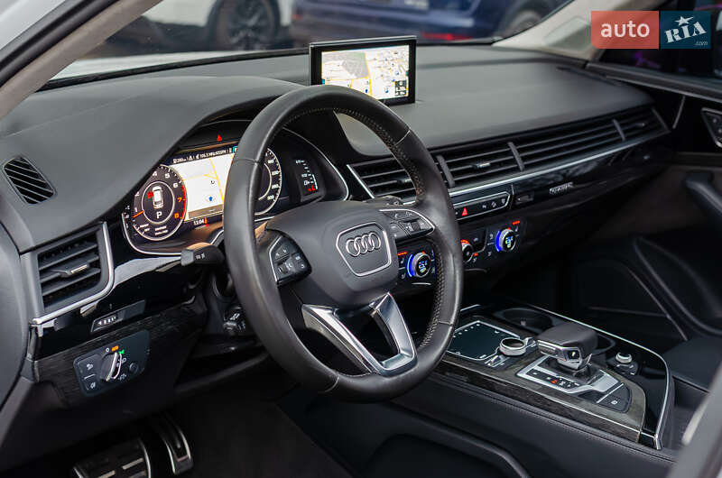 Внедорожник / Кроссовер Audi Q7 2015 в Киеве