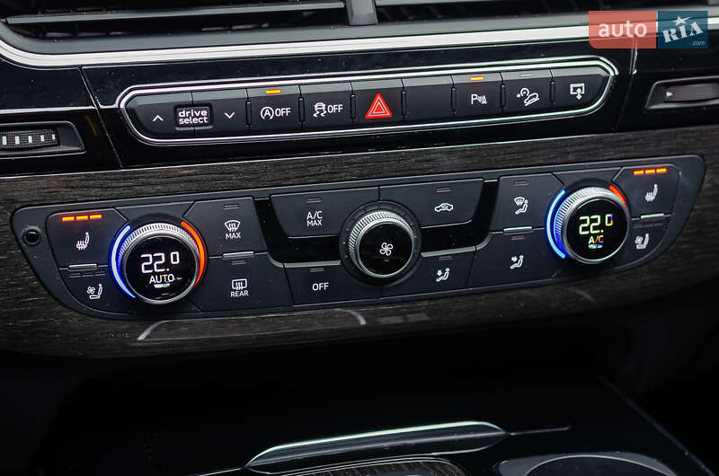 Внедорожник / Кроссовер Audi Q7 2015 в Киеве