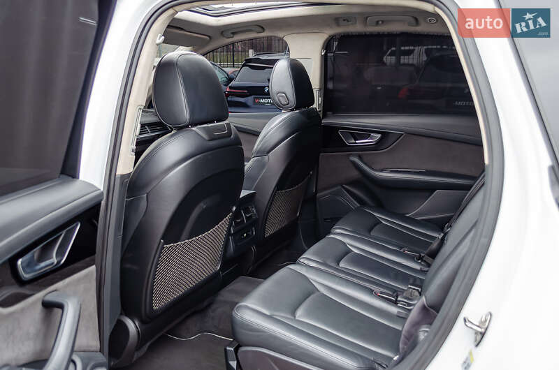 Внедорожник / Кроссовер Audi Q7 2015 в Киеве