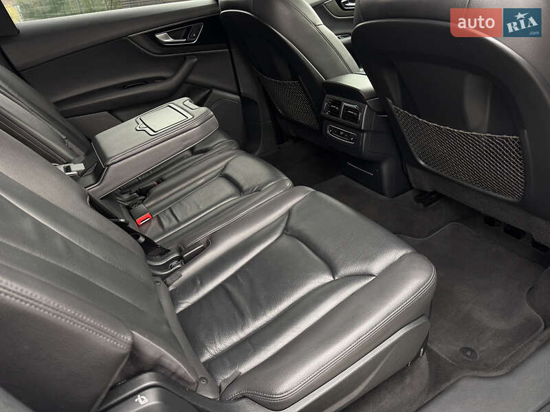 Внедорожник / Кроссовер Audi Q7 2017 в Стрые