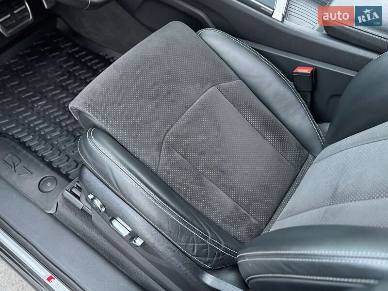 Внедорожник / Кроссовер Audi Q7 2018 в Киеве