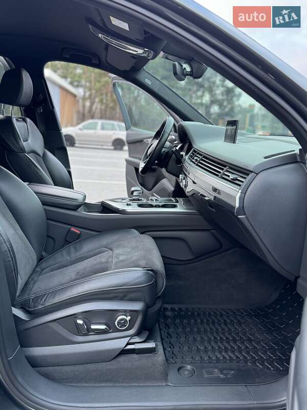 Внедорожник / Кроссовер Audi Q7 2018 в Киеве