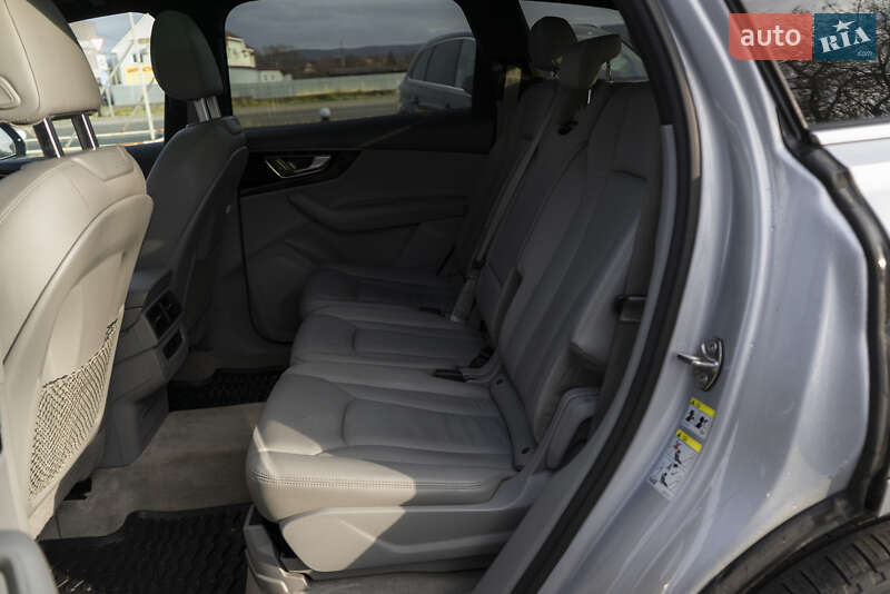 Внедорожник / Кроссовер Audi Q7 2016 в Ужгороде