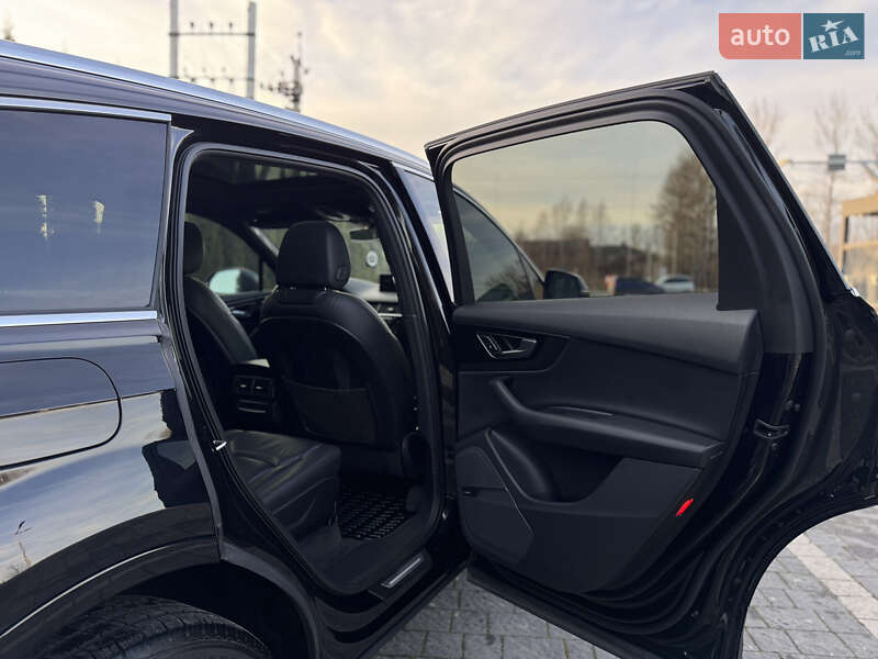 Внедорожник / Кроссовер Audi Q7 2017 в Надворной