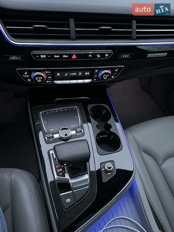 Внедорожник / Кроссовер Audi Q7 2017 в Киеве