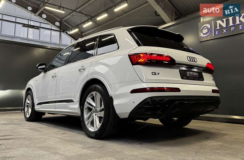 Внедорожник / Кроссовер Audi Q7 2022 в Киеве