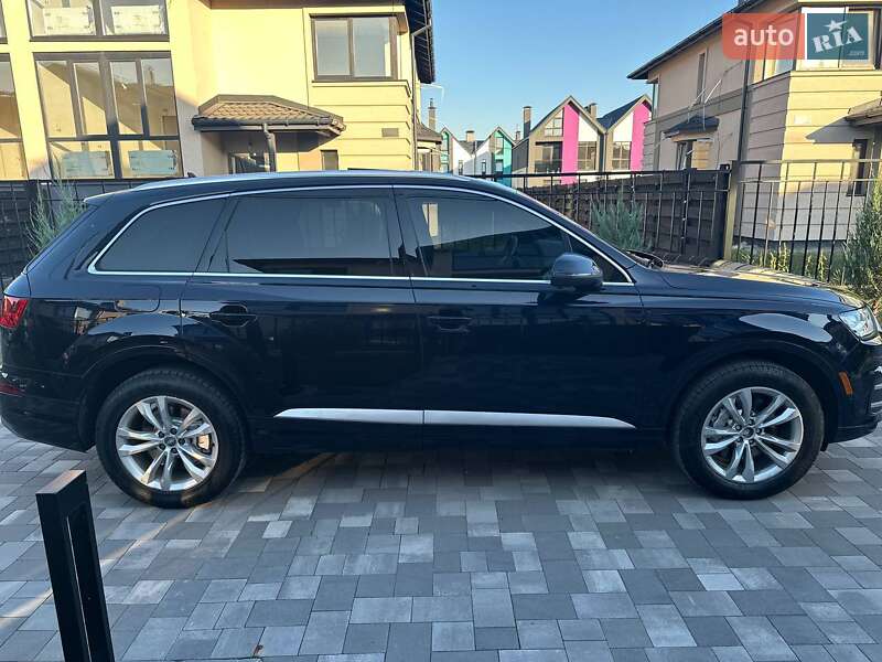 Внедорожник / Кроссовер Audi Q7 2017 в Киеве