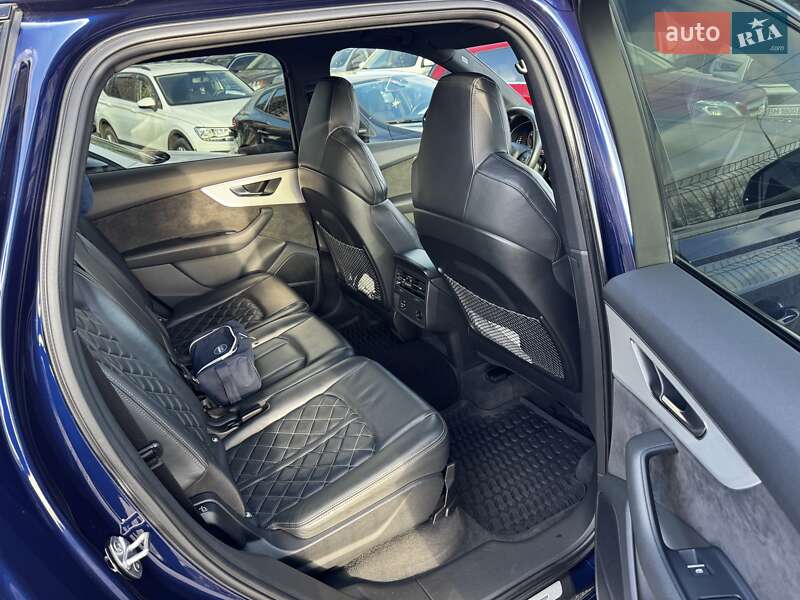 Внедорожник / Кроссовер Audi Q7 2021 в Киеве