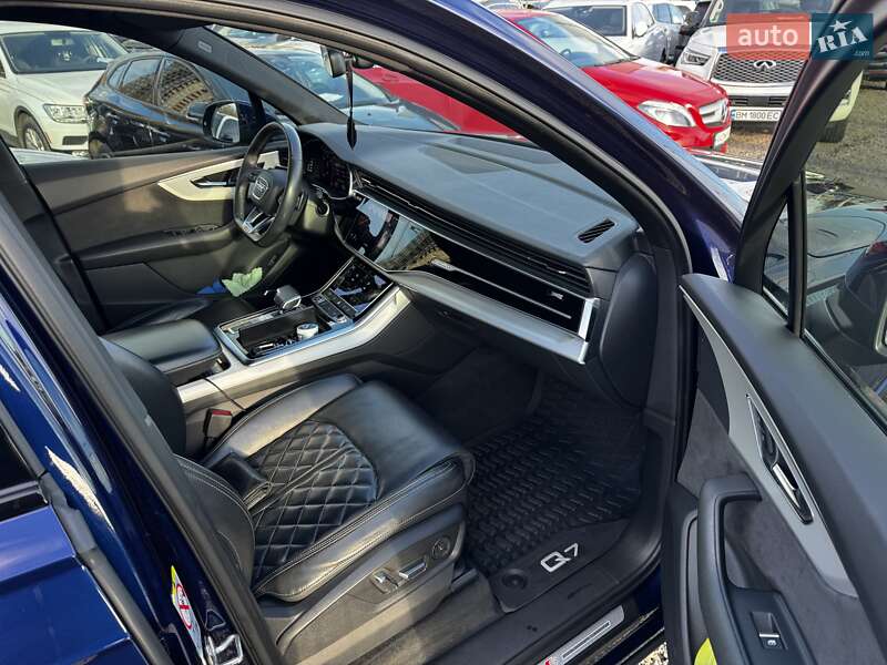 Внедорожник / Кроссовер Audi Q7 2021 в Киеве