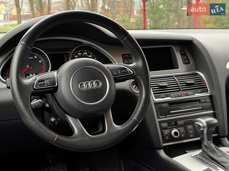 Позашляховик / Кросовер Audi Q7 2015 в Києві