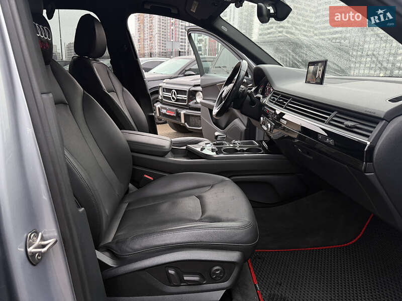 Внедорожник / Кроссовер Audi Q7 2016 в Киеве