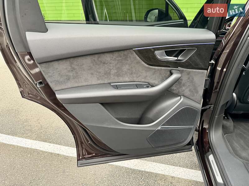 Внедорожник / Кроссовер Audi Q7 2022 в Киеве