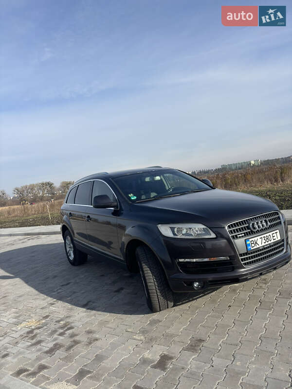 Позашляховик / Кросовер Audi Q7 2007 в Рівному
