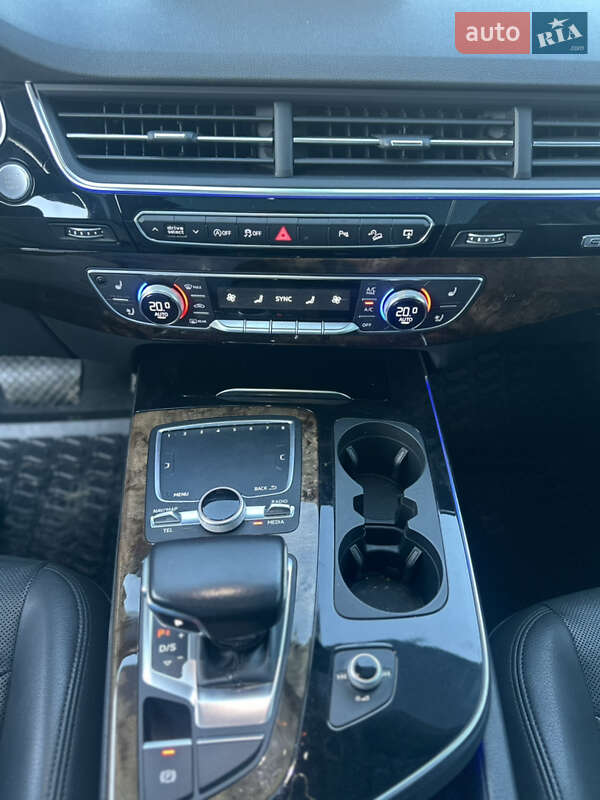 Внедорожник / Кроссовер Audi Q7 2016 в Киеве