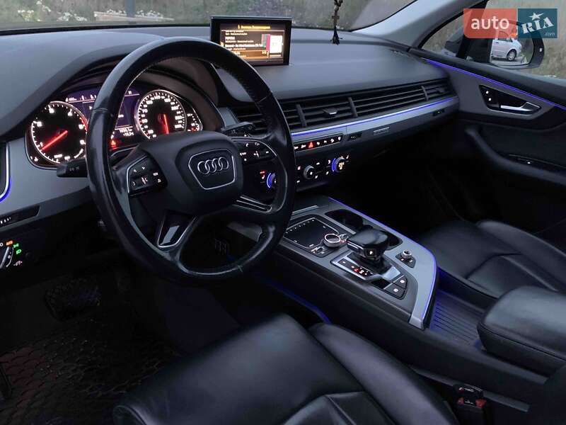 Позашляховик / Кросовер Audi Q7 2016 в Радехові