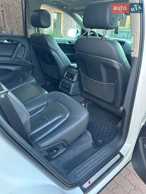 Внедорожник / Кроссовер Audi Q7 2010 в Черновцах