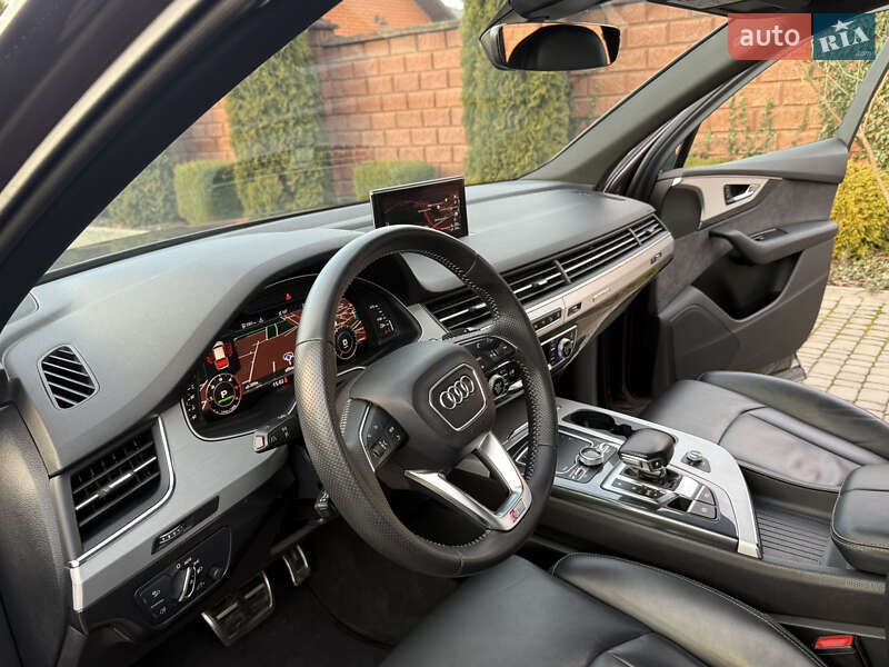 Внедорожник / Кроссовер Audi Q7 2017 в Ровно
