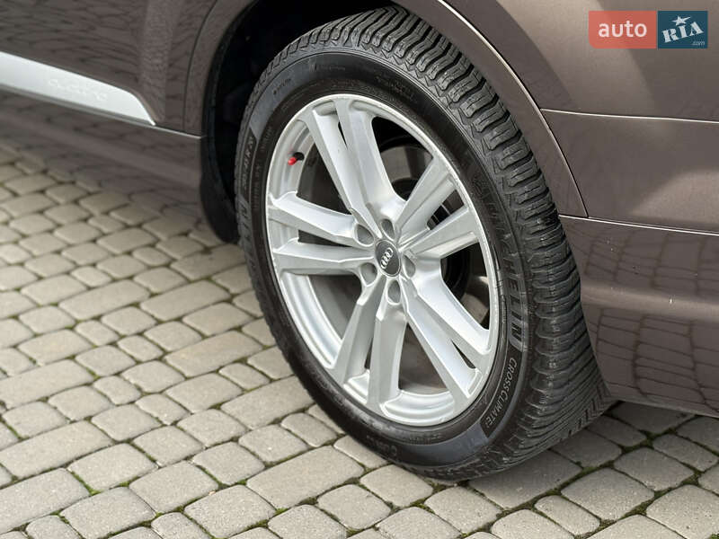 Внедорожник / Кроссовер Audi Q7 2017 в Ровно