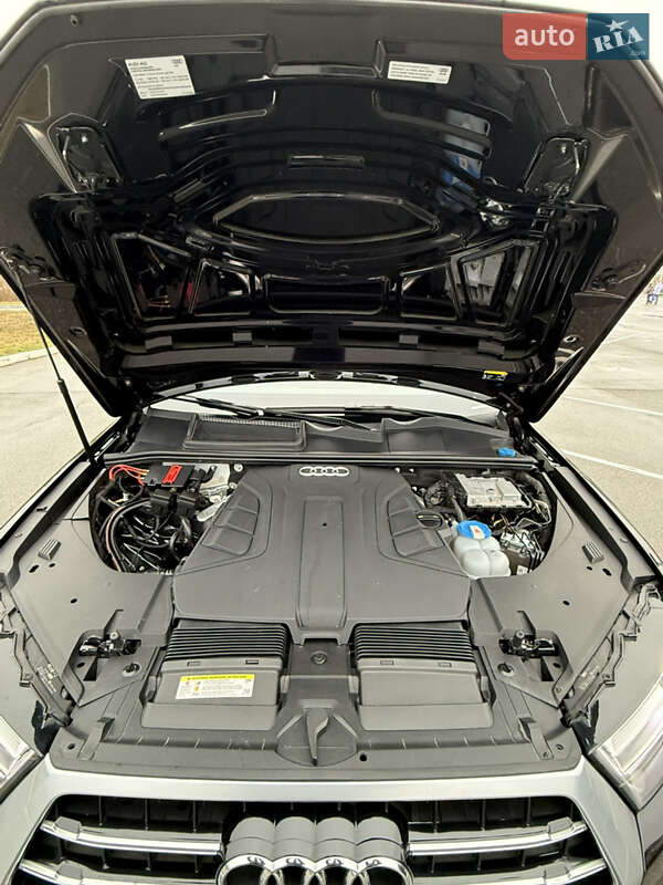 Внедорожник / Кроссовер Audi Q7 2016 в Киеве